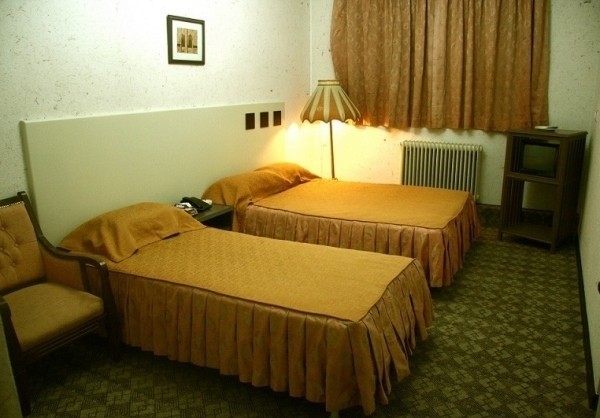 اتاق سه تخته مهمانپذیر ابریشم قزوین